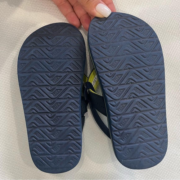 Kids' Little Ahi Flip Flop Size 9 Toddler - Picture 4 of 6